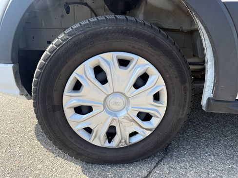 Used 2025 Ford Transit 350 XLT RWD image 9