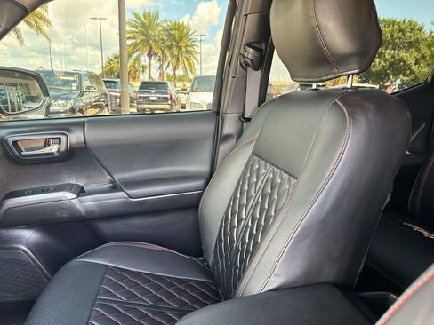 Used 2021 Toyota Tacoma TRD Off-Road w/ Technology Package image 17