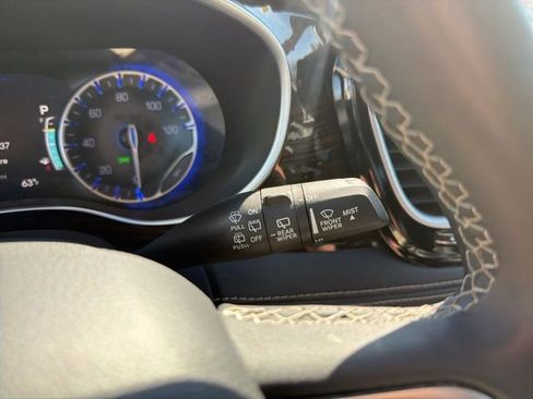 Used 2023 Chrysler Pacifica Limited image 50