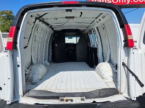 Used 2014 Chevrolet Express 2500 RWD image 10