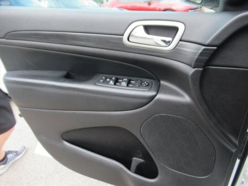 Used 2021 Jeep Grand Cherokee Laredo X image 26