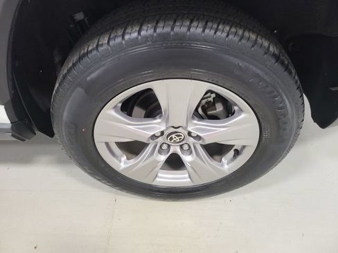 Used 2023 Toyota RAV4 XLE AWD/4WD image 38