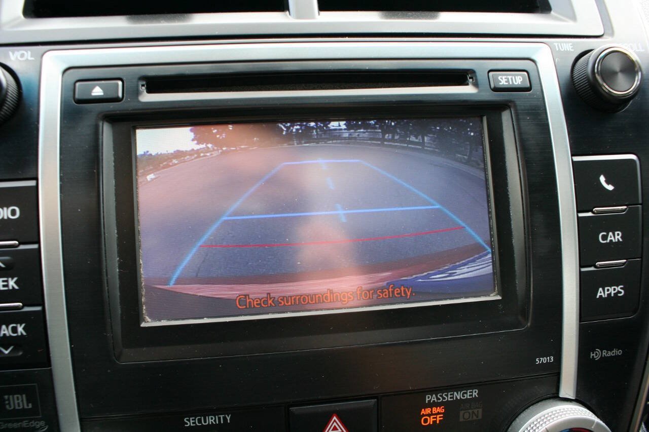 Used 2012 Toyota Camry SE w/ Leather Pkg FWD image 19