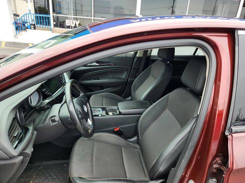 Used 2018 Buick Regal Preferred w/ Driver Confidence Package #1 image 17