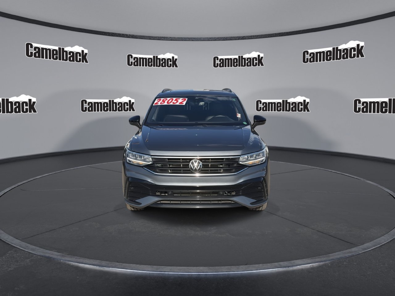 Used 2024 Volkswagen Tiguan SE R-Line FWD image 2