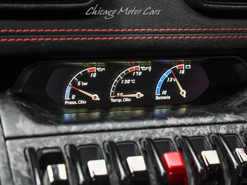 Used 2018 Lamborghini Huracan Performante AWD/4WD image 13