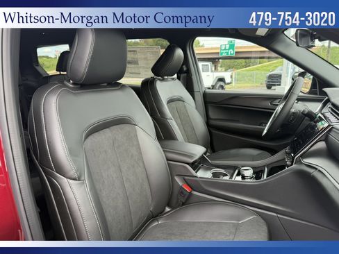 New 2025 Jeep Grand Cherokee L Laredo image 9