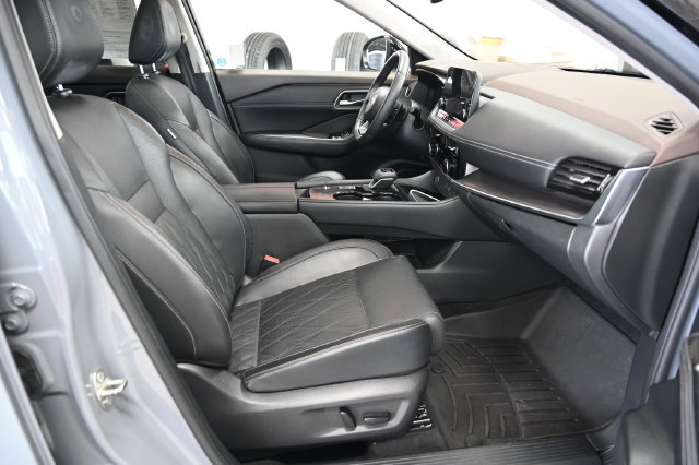 Used 2021 Nissan Rogue Platinum FWD image 11