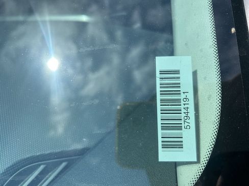 Used 2025 Kia Niro LX FWD image 2