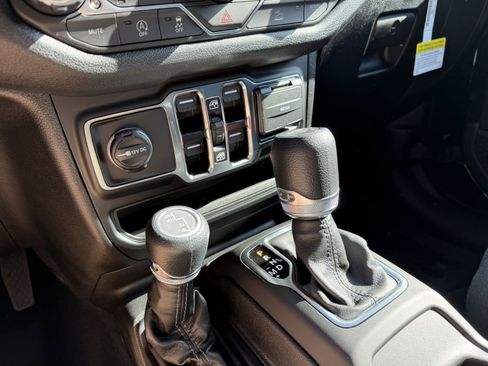New 2026 Jeep Gladiator Sport AWD/4WD image 21
