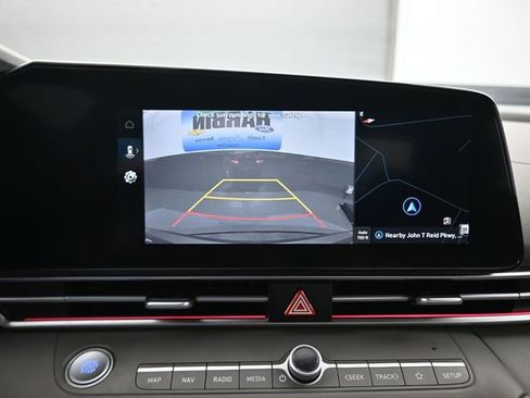 Used 2024 Hyundai Elantra SEL image 17