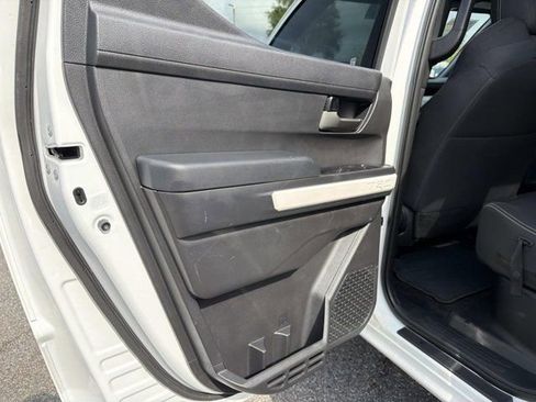 Certified 2024 Toyota Tacoma TRD Off-Road AWD/4WD image 12