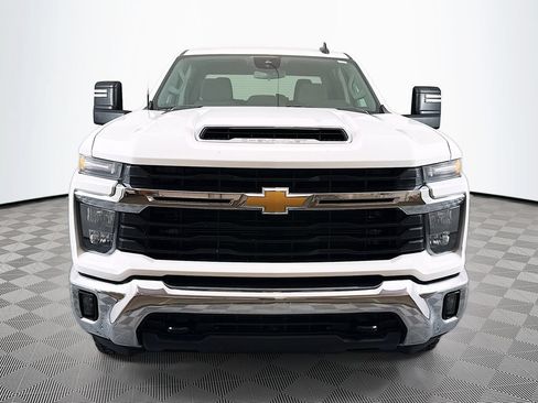 Used 2024 Chevrolet Silverado 2500 LT AWD/4WD image 2
