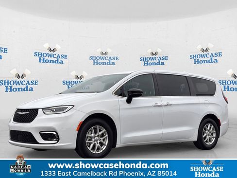 Used 2024 Chrysler Pacifica Touring FWD image 1