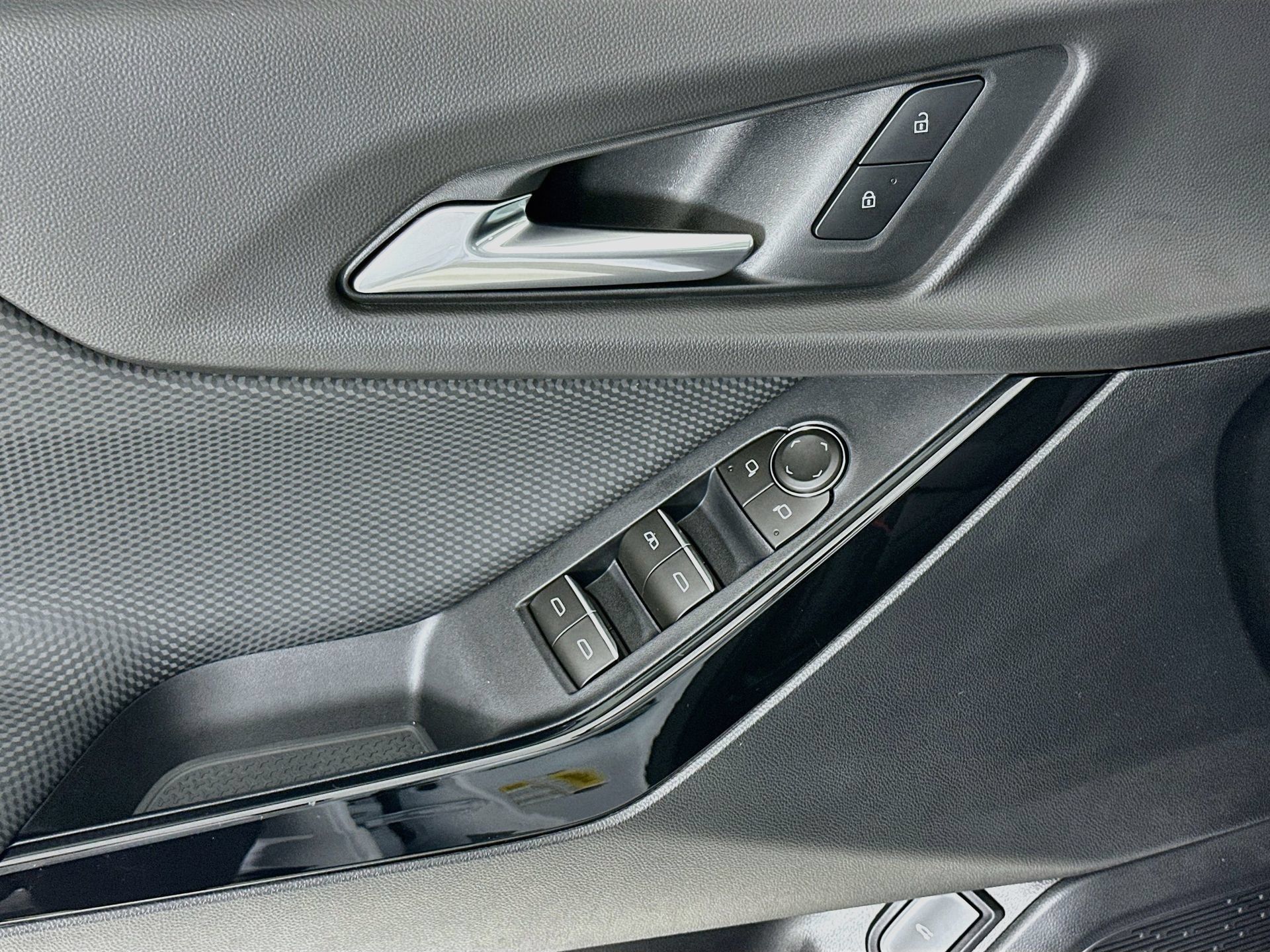 Used 2026 Chevrolet Equinox RS w/ Safety and Technology Package FWD image 19