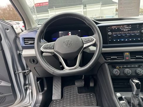 Certified 2022 Volkswagen Taos SE image 17