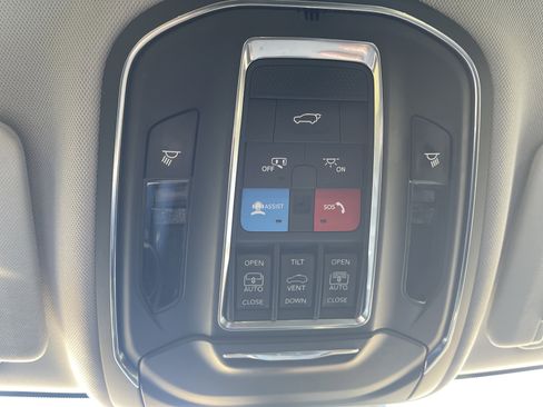 Used 2023 Jeep Grand Cherokee L Limited w/ Black Appearance Package image 33