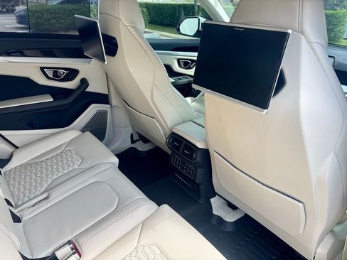 Used 2020 Lamborghini Urus AWD/4WD image 28