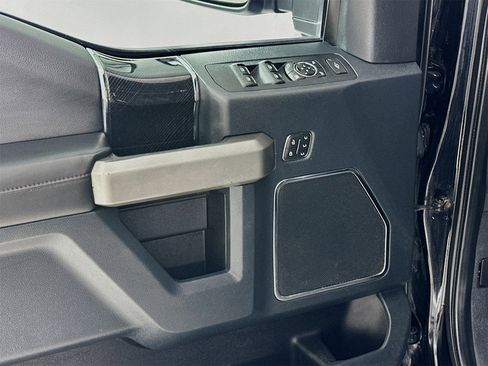 Used 2022 Ford F350 Platinum w/ FX4 Off-Road Package image 19