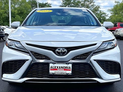 Used 2023 Toyota Camry XSE FWD image 3