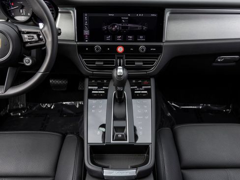 Certified 2026 Porsche Macan AWD/4WD image 46