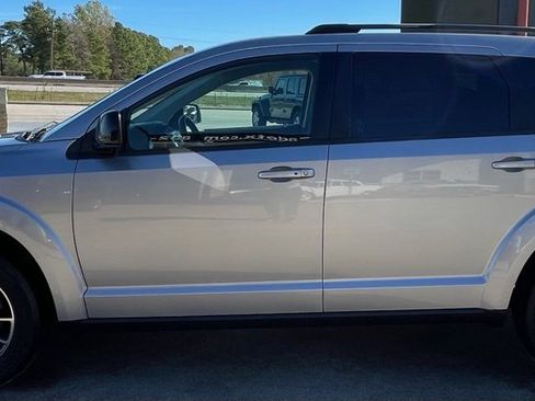 Used 2018 Dodge Journey SXT w/ Connectivity Group image 8