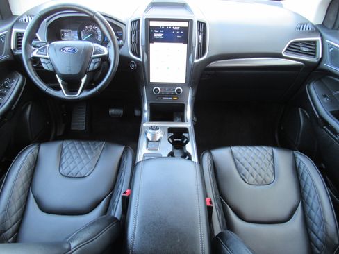 Used 2024 Ford Edge Titanium image 32