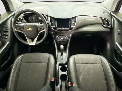 Used 2022 Chevrolet Trax LT w/ LT Convenience Package AWD/4WD image 13