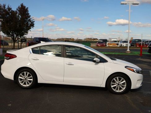 Used 2017 Kia Forte S w/ S Technology Package image 4
