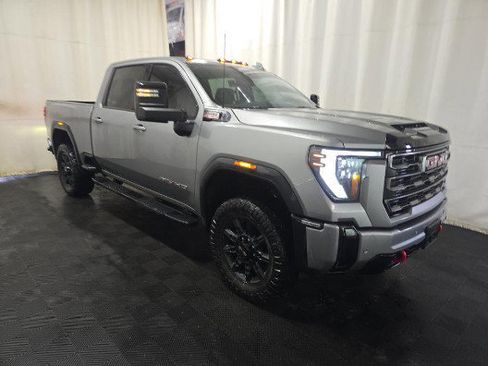 Used 2025 GMC Sierra 2500 AT4 w/ AT4 Premium Plus Package AWD/4WD image 3
