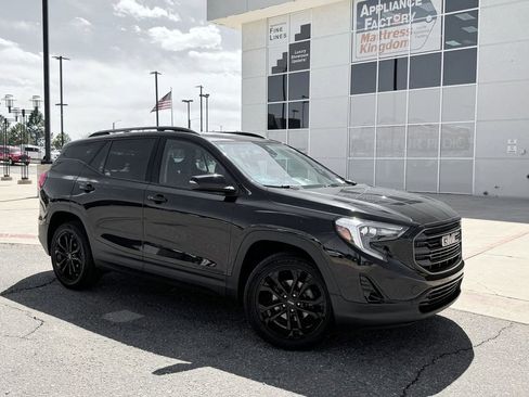 Used 2021 GMC Terrain SLT w/ Infotainment Package II AWD/4WD image 2