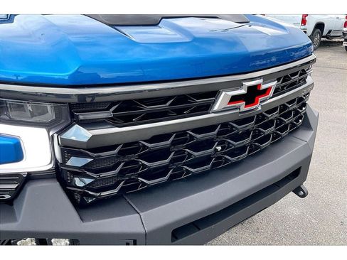 Used 2023 Chevrolet Silverado 1500 ZR2 w/ Technology Package AWD/4WD image 31