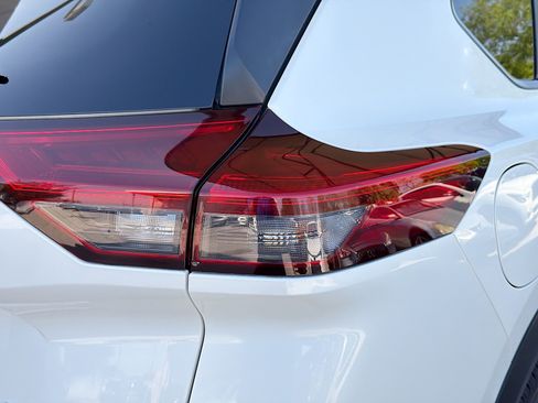 Used 2023 Nissan Rogue SV image 27