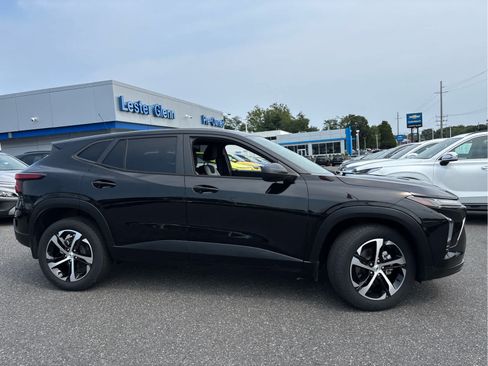 Used 2024 Chevrolet Trax RS w/ Driver Confidence Package FWD image 3