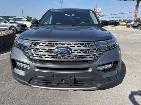 Used 2023 Ford Explorer Limited image 3