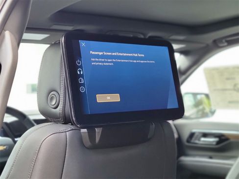 New 2025 Chevrolet Suburban High Country image 17