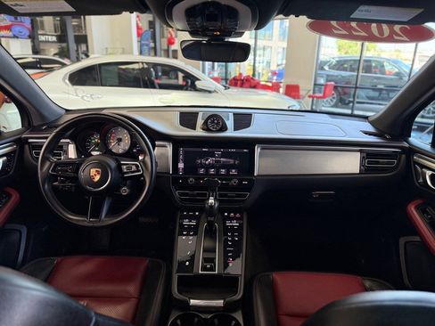 Used 2022 Porsche Macan S image 16