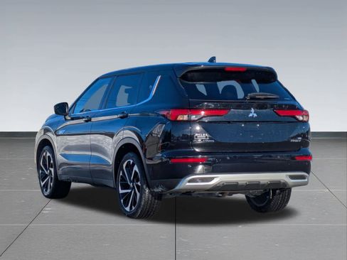 Used 2023 Mitsubishi Outlander SE image 4