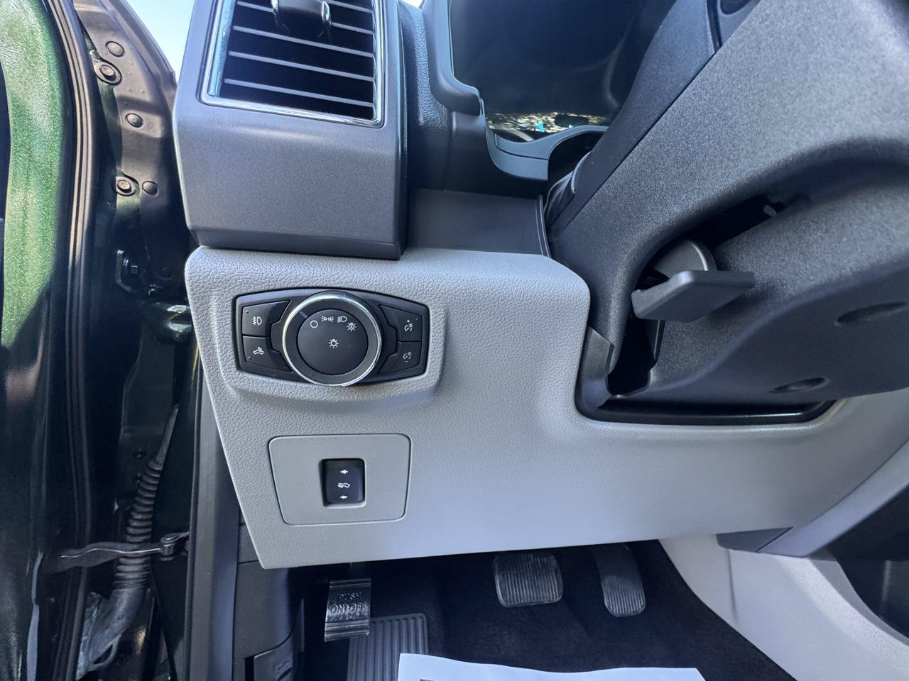 Used 2015 Ford F150 XLT w/ Equipment Group 301A Mid AWD/4WD image 18