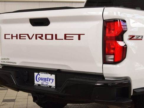 Used 2024 Chevrolet Colorado Z71 w/ Z71 Convenience Package 2 AWD/4WD image 21