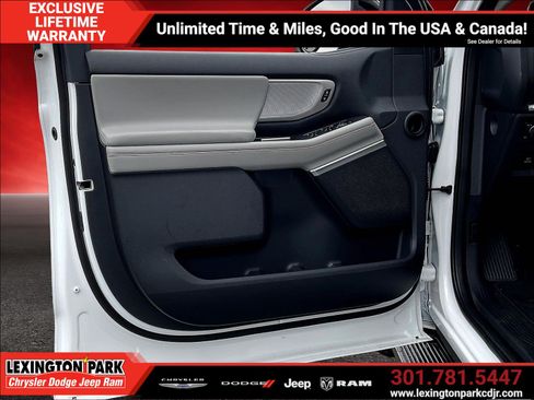 Used 2025 Ford Expedition Active AWD/4WD image 19