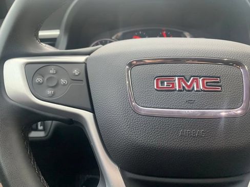 Used 2023 GMC Acadia SLT AWD/4WD image 9