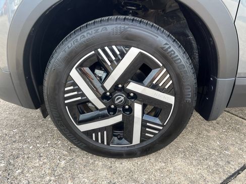 Used 2025 Nissan Kicks SV FWD image 7