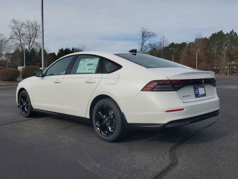 Used 2025 Honda Accord SE image 6