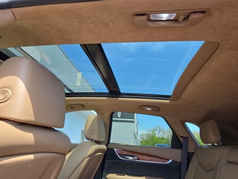 Used 2017 Cadillac XT5 Platinum AWD/4WD image 14