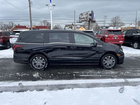 New 2026 Honda Odyssey Touring image 11