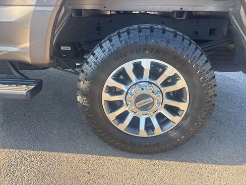 Used 2022 Ford F250 Lariat image 12