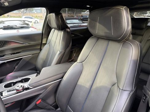 Used 2023 Cadillac Lyriq 2WD image 21