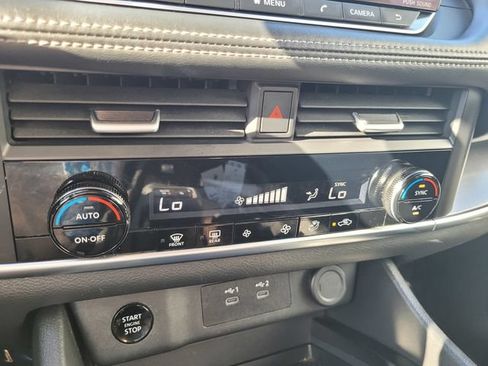 Used 2024 Nissan Rogue SV FWD image 24