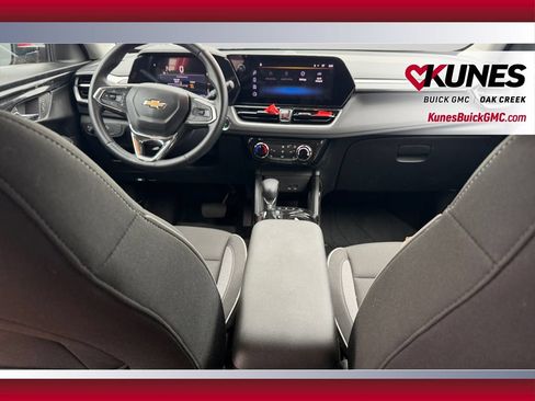 Used 2026 Chevrolet TrailBlazer LT w/ LT Cold Weather Package AWD/4WD image 24